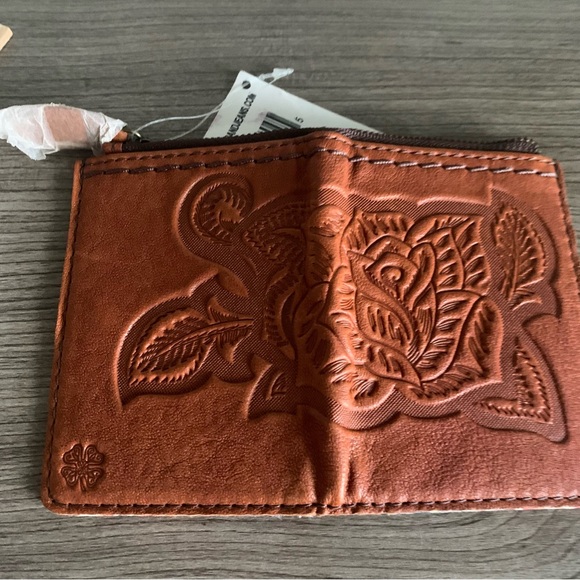 Lucky Brand Jeans Embossed Leather Zip ID Wallet Blue & Red Floral Inside NWT - Picture 7 of 12